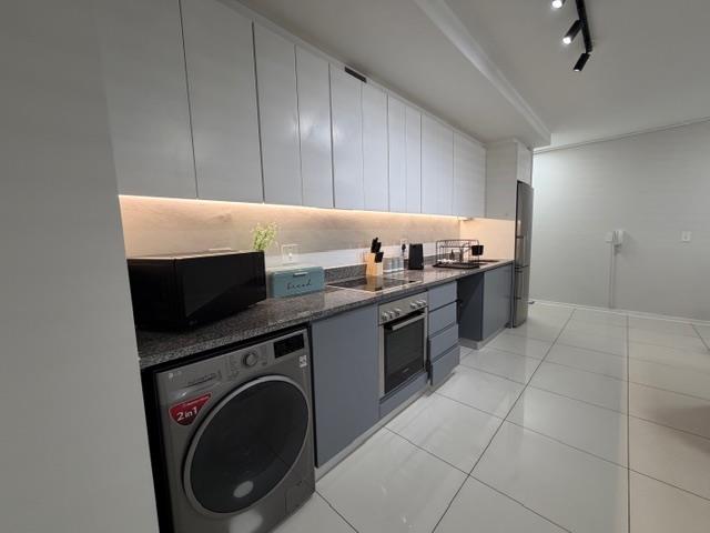 To Let 1 Bedroom Property for Rent in Green Point Western Cape